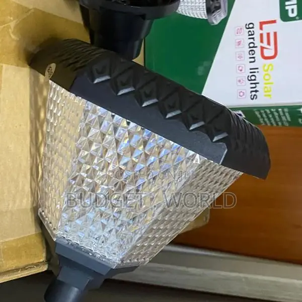 Solar Gate Post Light – Elegant Outdoor Garden Illumination