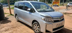 Toyota Voxy 2018 Silver