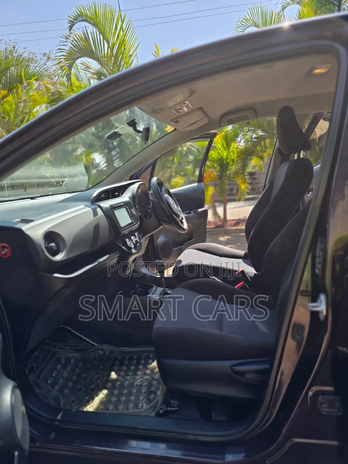 Toyota Vitz 2016 Maroon