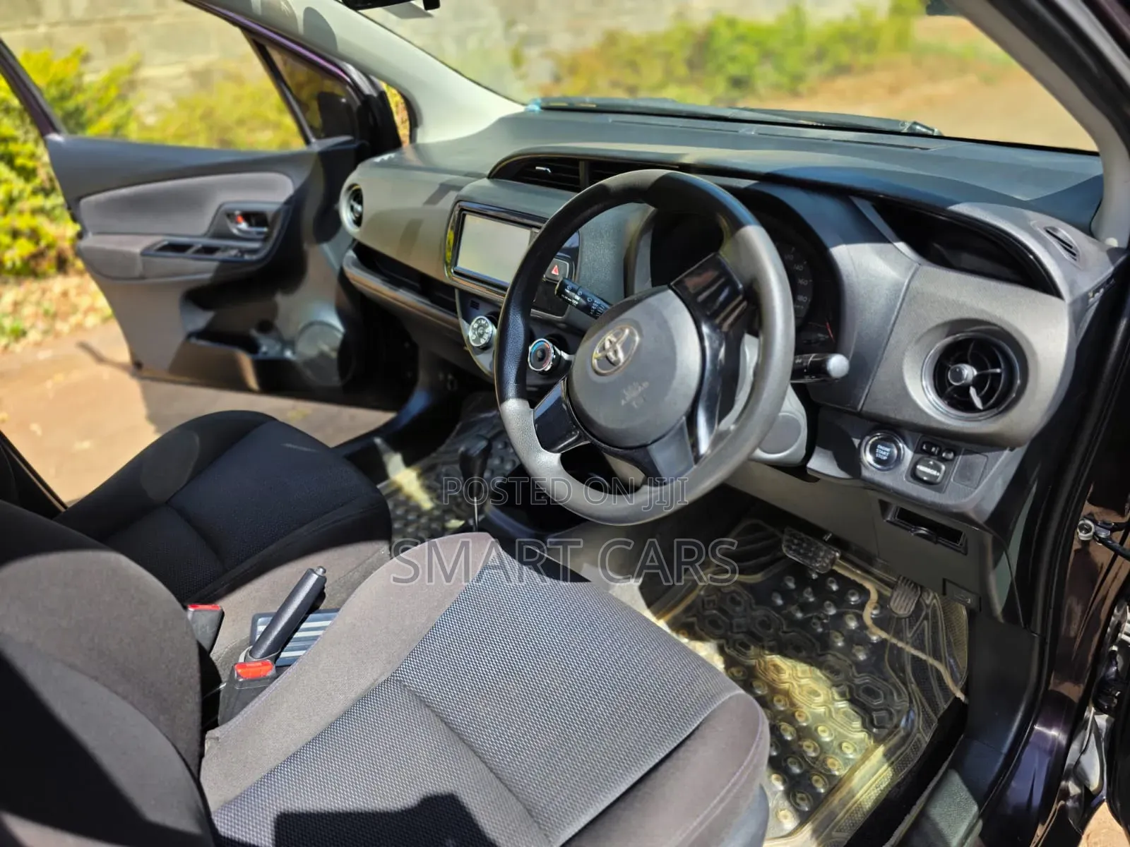 Toyota Vitz 2016 Maroon
