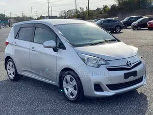 Headlens Toyota Ractis 2010