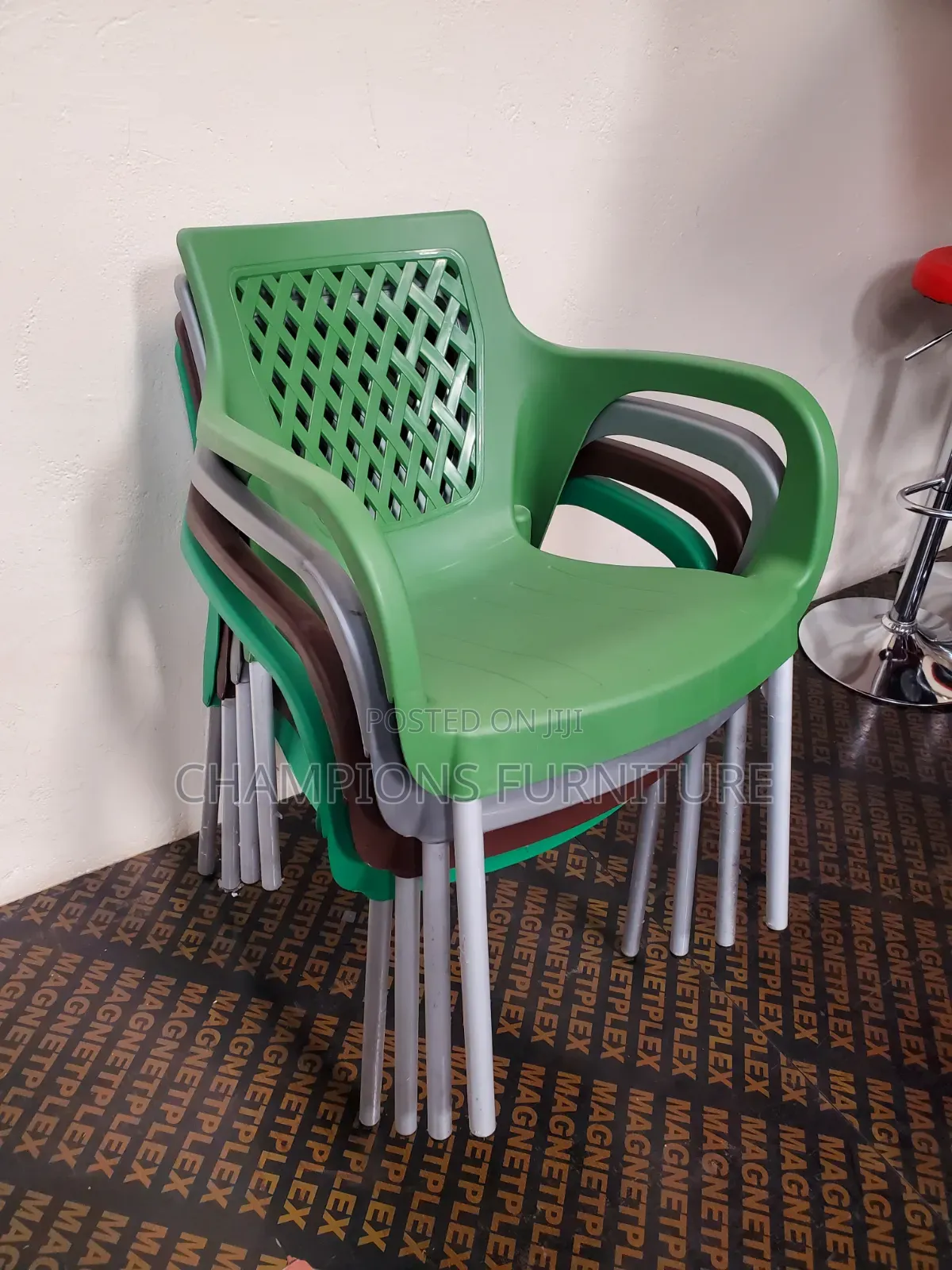 Stackable Cafè Armchair With Metal Legs
