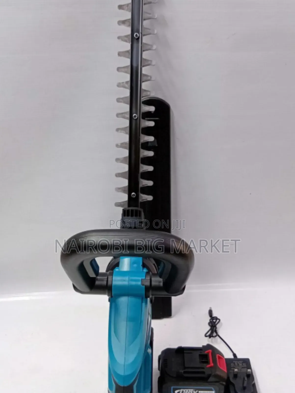 Makita Cordless Hedge Trimmer