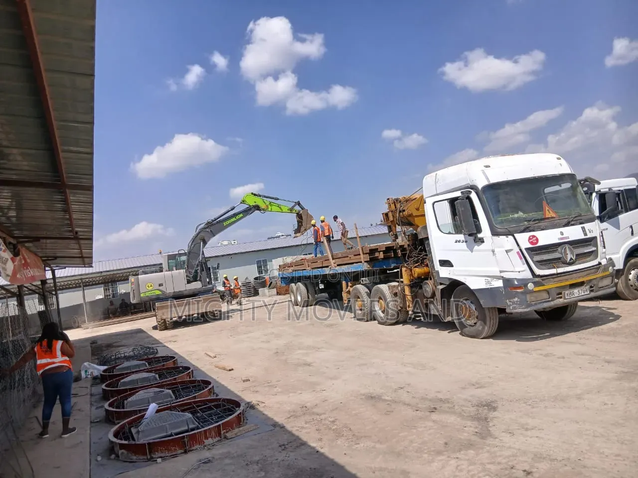 Crane Accessible for Lifting Heavy Items - Professional Services