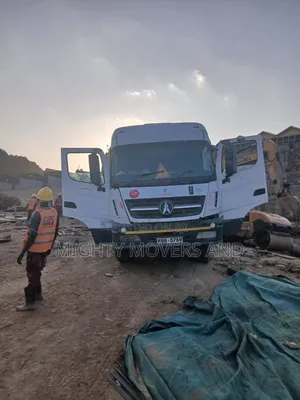 Crane Accessible for Lifting Heavy Items - Professional Services
