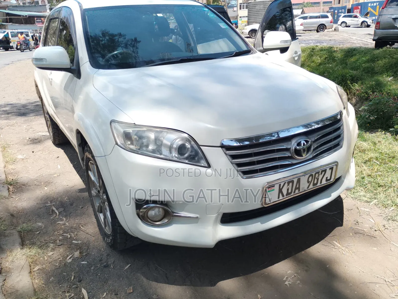 Toyota Vanguard 2013 White