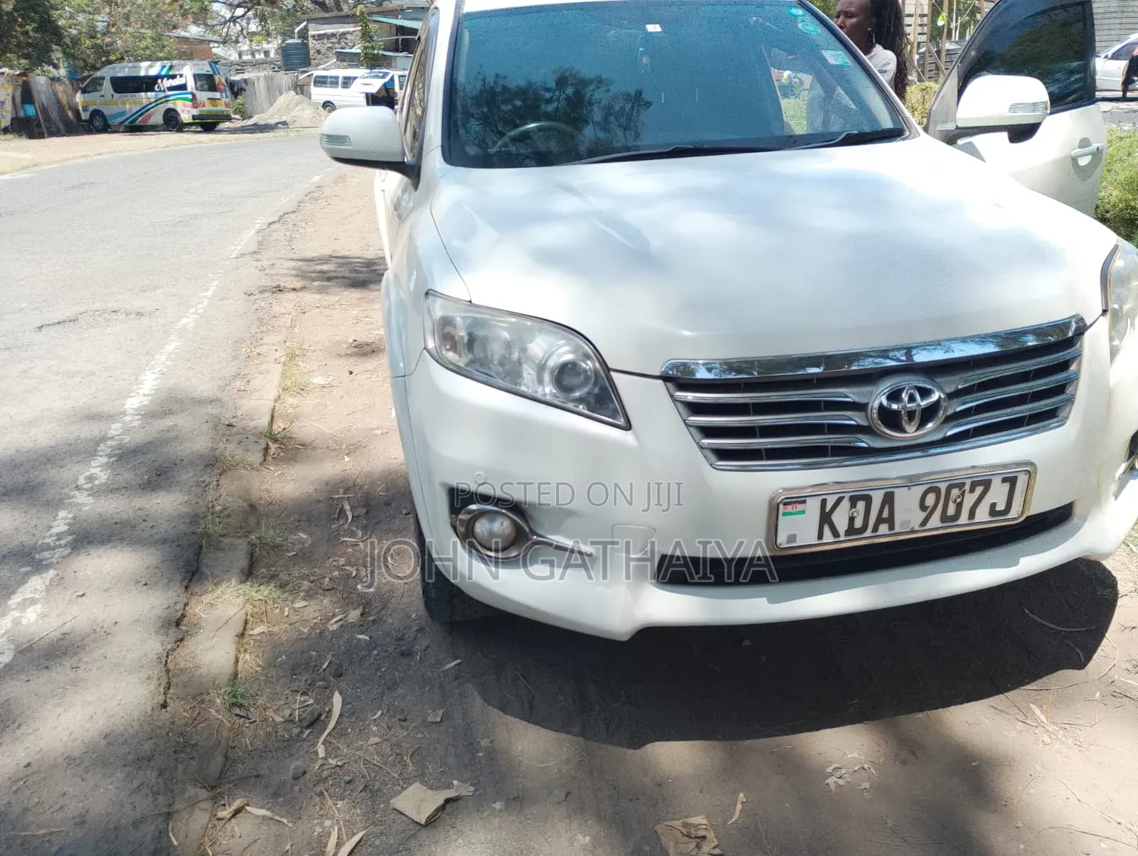 Toyota Vanguard 2013 White