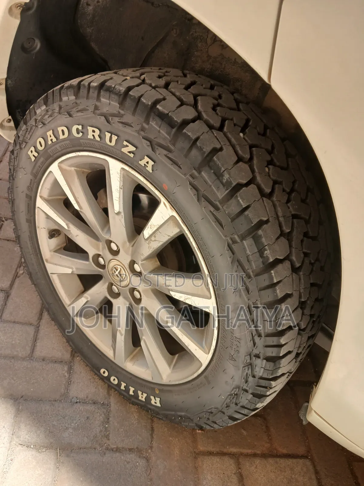 Toyota Vanguard 2013 White