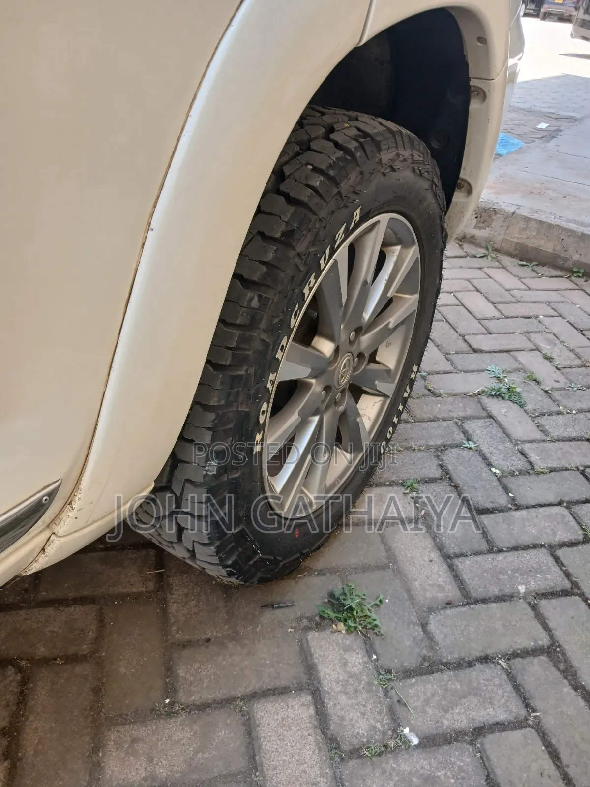 Toyota Vanguard 2013 White