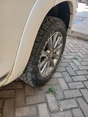 Toyota Vanguard 2013 White