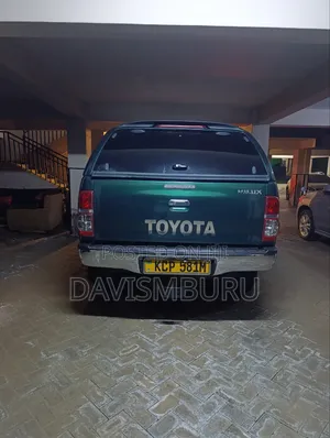 Toyota Hilux 2010 Green