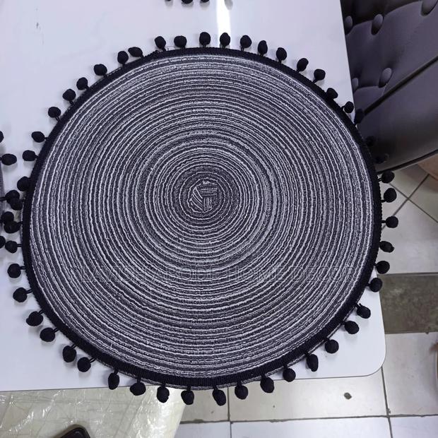 Round Woven Placemats Set – 6pcs Washable Dining Table Mats - thumbnail 2