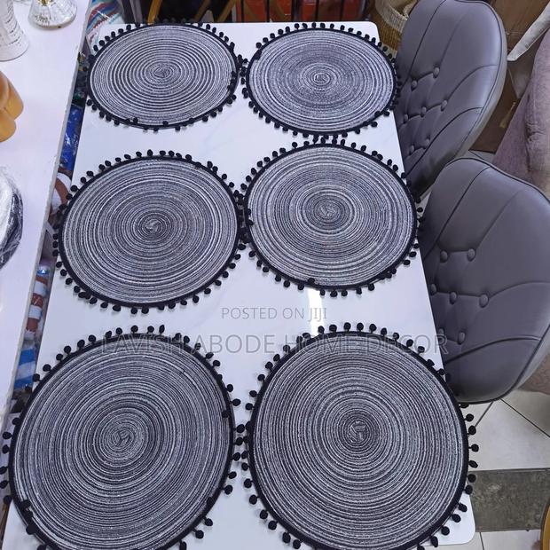 Round Woven Placemats Set – 6pcs Washable Dining Table Mats - thumbnail 3