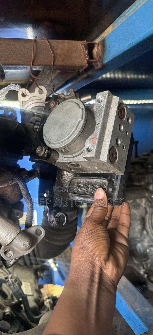 ABS PUMP 6C Hilux Vigo Up - thumbnail 2