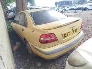 Volvo S60 2000 Yellow