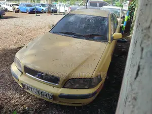 Volvo S60 2000 Yellow