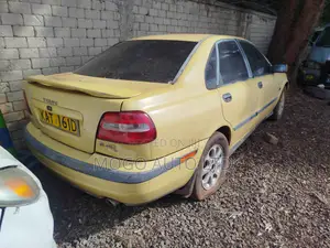 Volvo S60 2000 Yellow