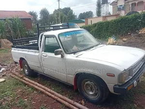 Toyota Hilux 1993 White