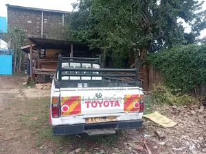 Toyota Hilux 1993 White