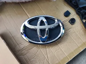 Toyota Front Grille Logo Emblem for Land Cruiser Prado FJ150 / Hilux