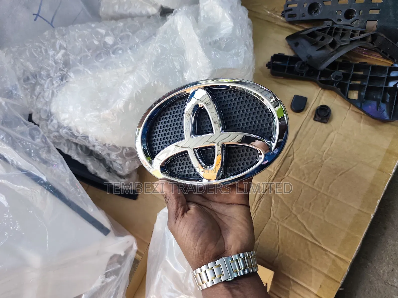 Toyota Front Grille Logo Emblem for Land Cruiser Prado FJ150 / Hilux