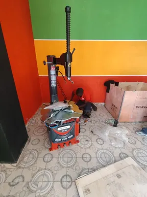 Heavy Duty Tyre Changing Machine STC-768 Sunshine Italy