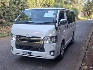 Toyota HiAce 2019 White