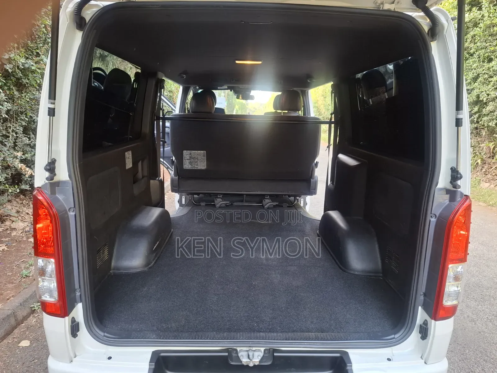 Toyota HiAce 2019 White