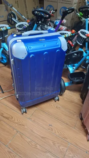 Fibre MEDIUM SIZE Suitcase