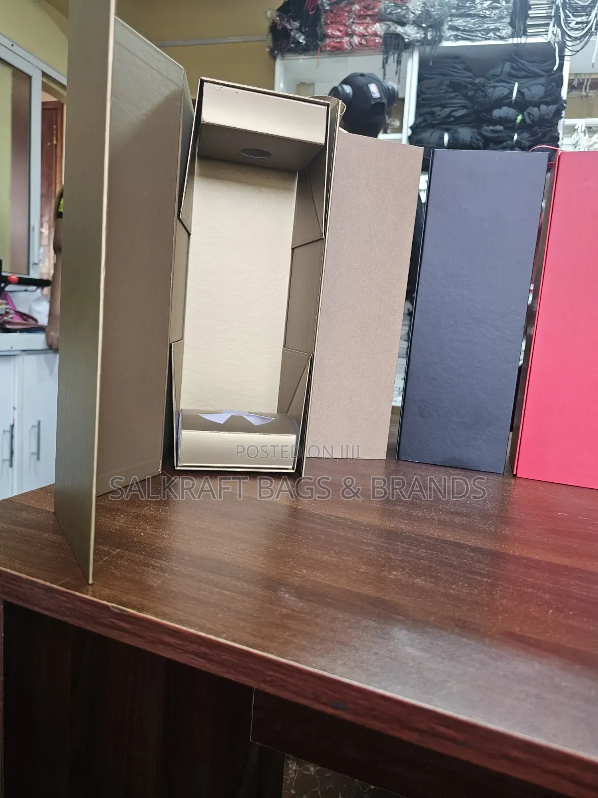 Elite Collapsible Wine Present Box –Matte Textured Magnetic Silhouette