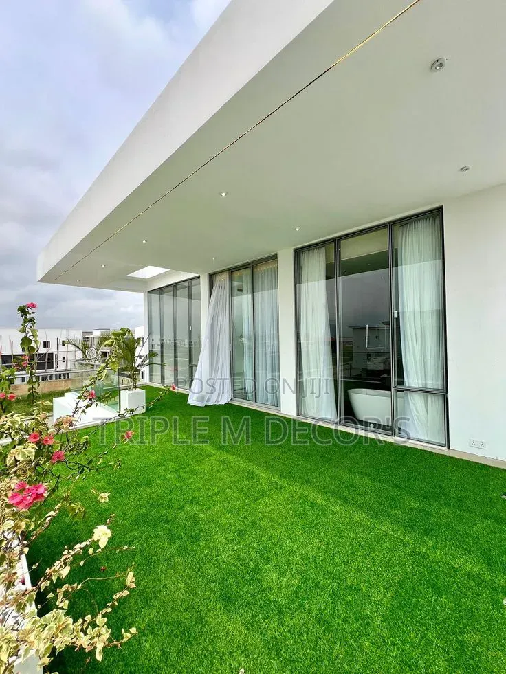 Weatherproof Synthetic Turf Grass Carpet for Balconies & Patios