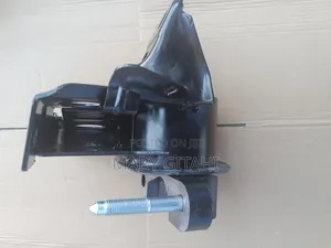 Engine Mount Right for X Trail