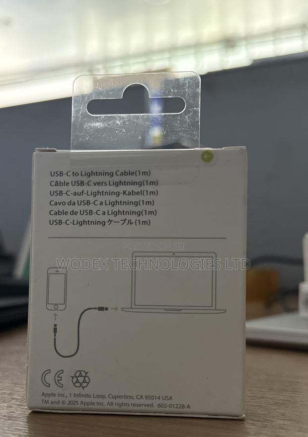 Apple USB-C to Lightning Cable (1m). - thumbnail 2