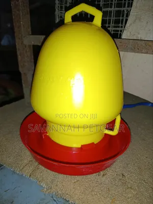 Portable, Pot-Shaped Plastic Poultry Drinker - Yellow Top Reservoir 3L