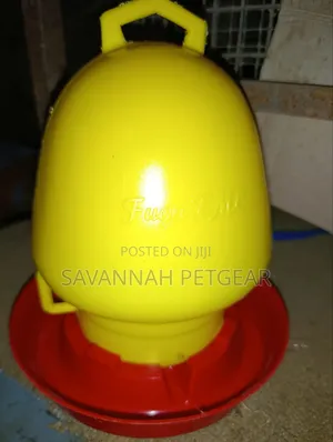 Portable, Pot-Shaped Plastic Poultry Drinker - Yellow Top Reservoir 3L
