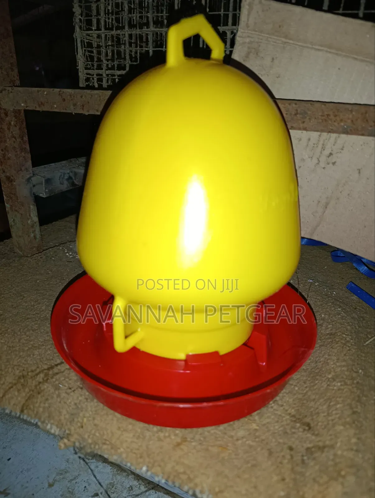 Portable, Pot-Shaped Plastic Poultry Drinker - Yellow Top Reservoir 3L