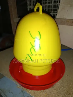 Portable, Pot-Shaped Plastic Poultry Drinker - Yellow Top Reservoir 3L