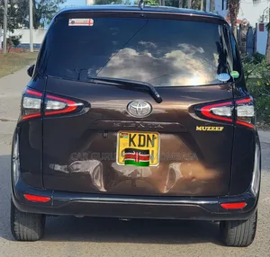 Toyota Sienta 2016 Brown