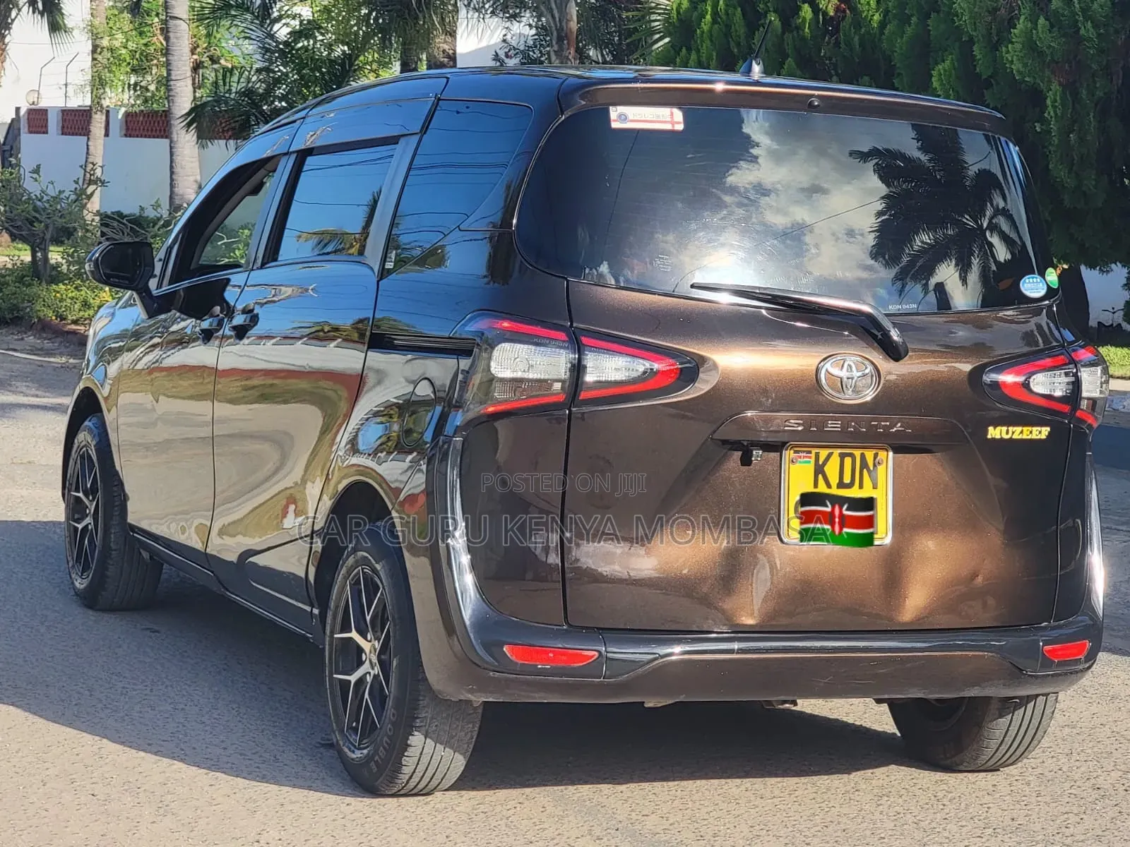 Toyota Sienta 2016 Brown