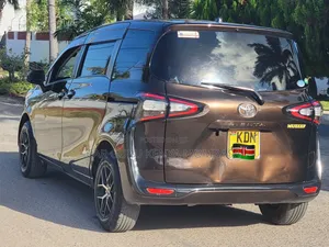 Toyota Sienta 2016 Brown