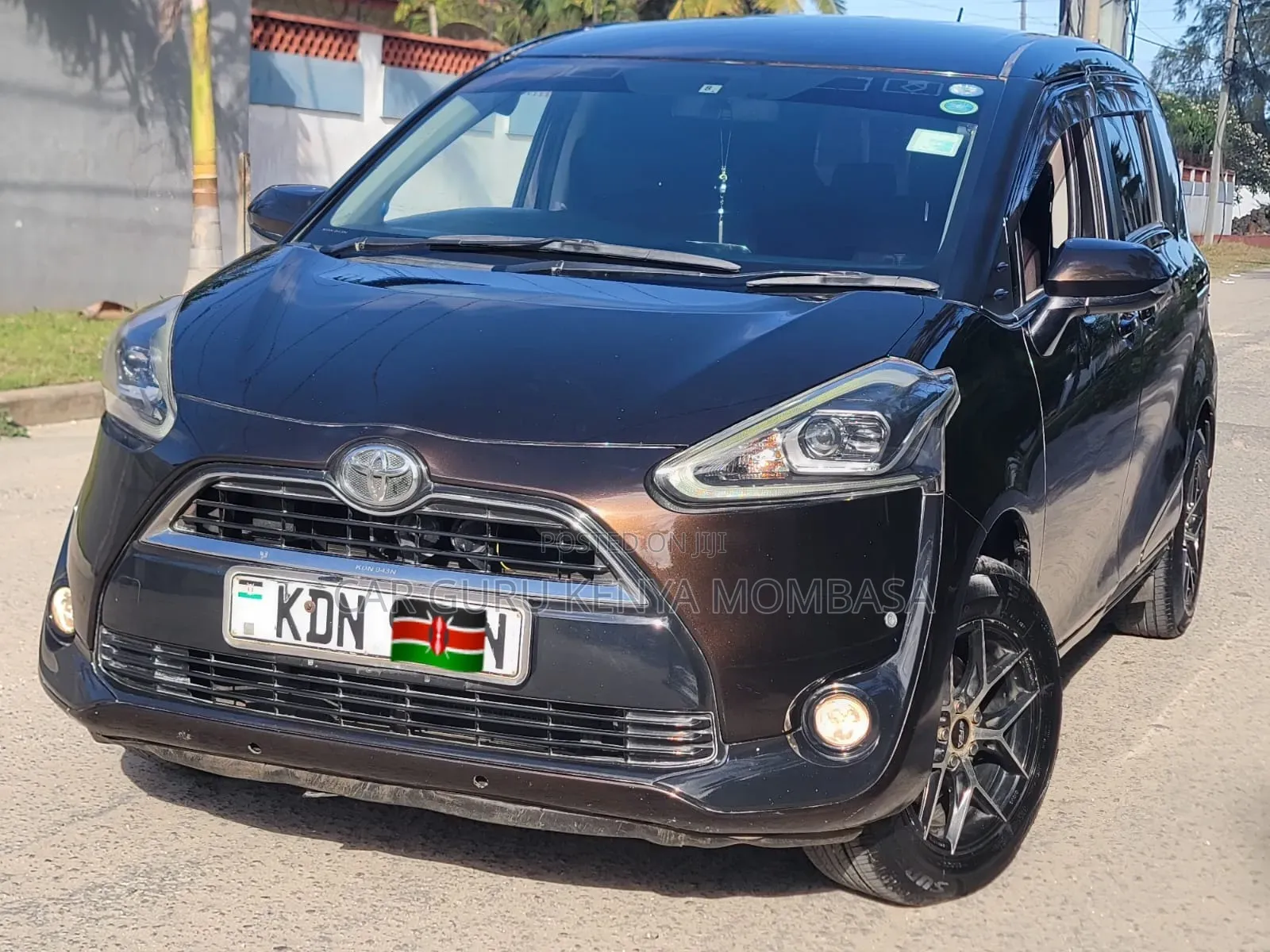 Toyota Sienta 2016 Brown