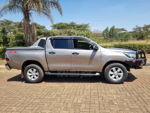 Toyota Hilux 2017 Gold