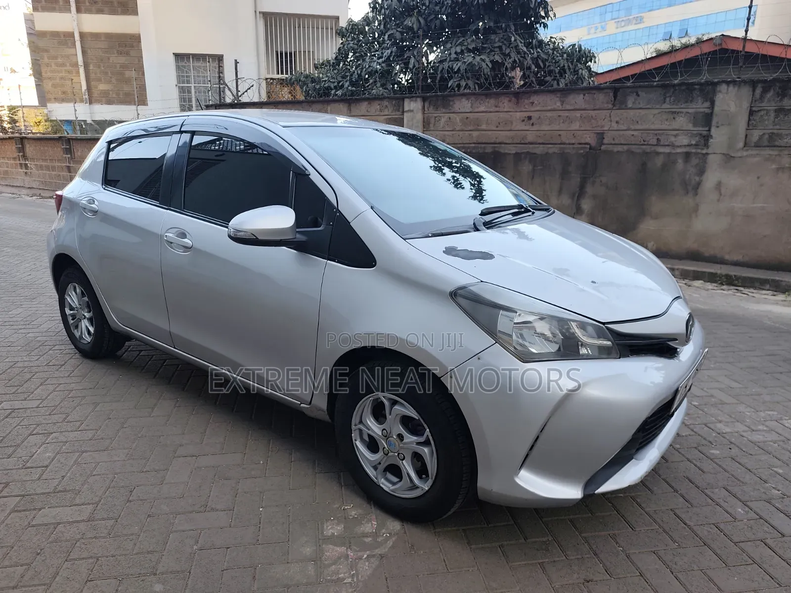 Toyota Vitz 2015 Silver