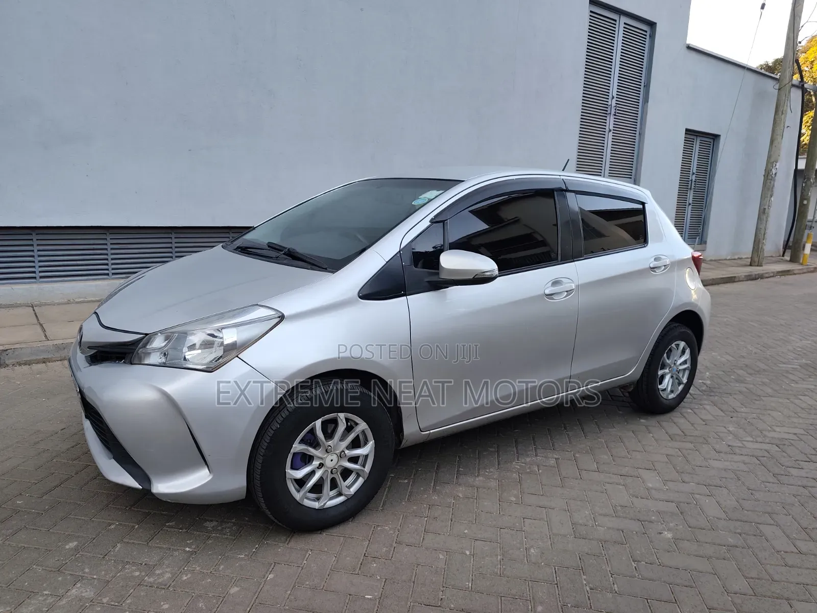 Toyota Vitz 2015 Silver