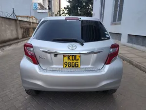 Toyota Vitz 2015 Silver