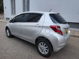 Toyota Vitz 2015 Silver