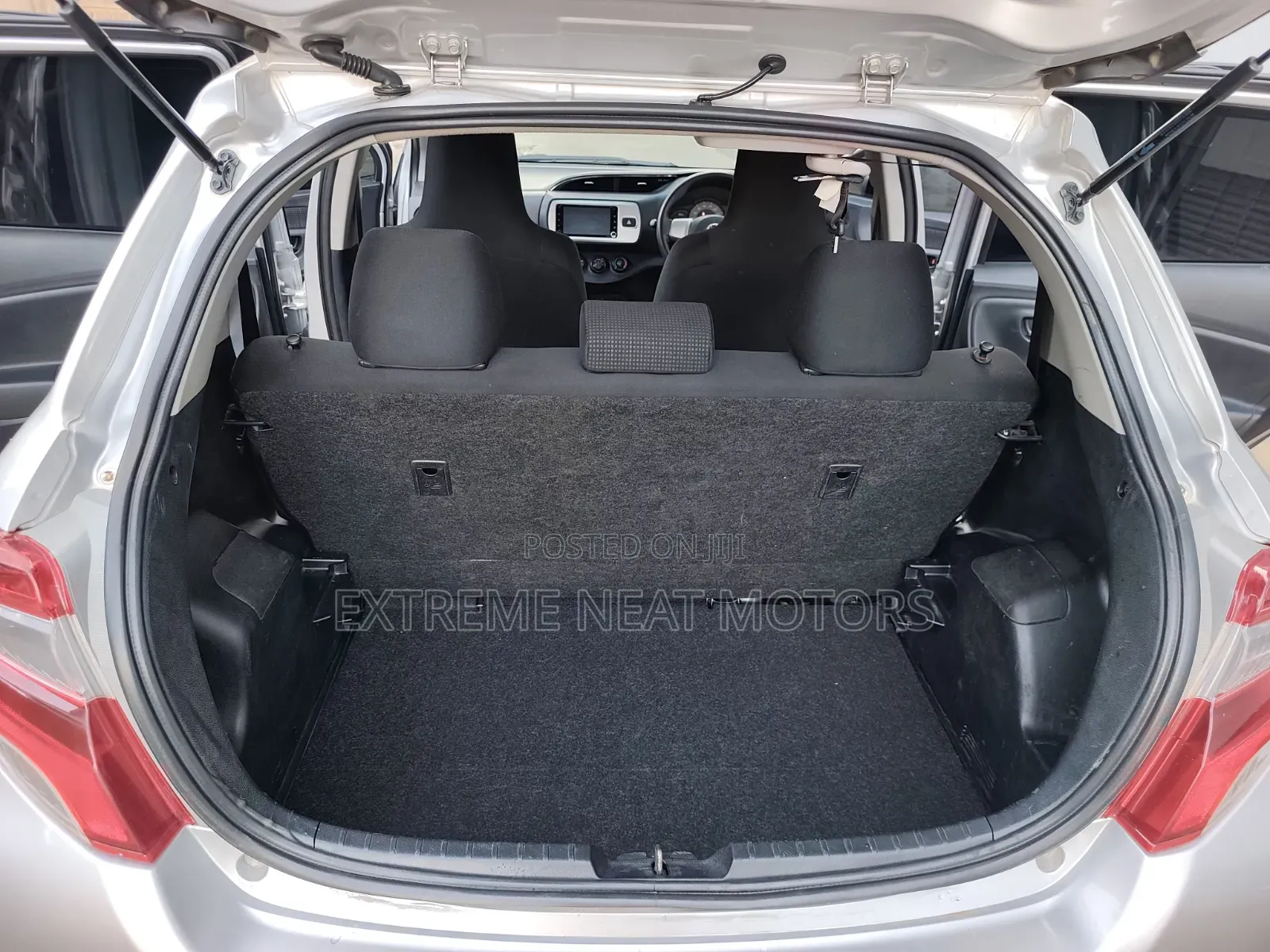 Toyota Vitz 2015 Silver