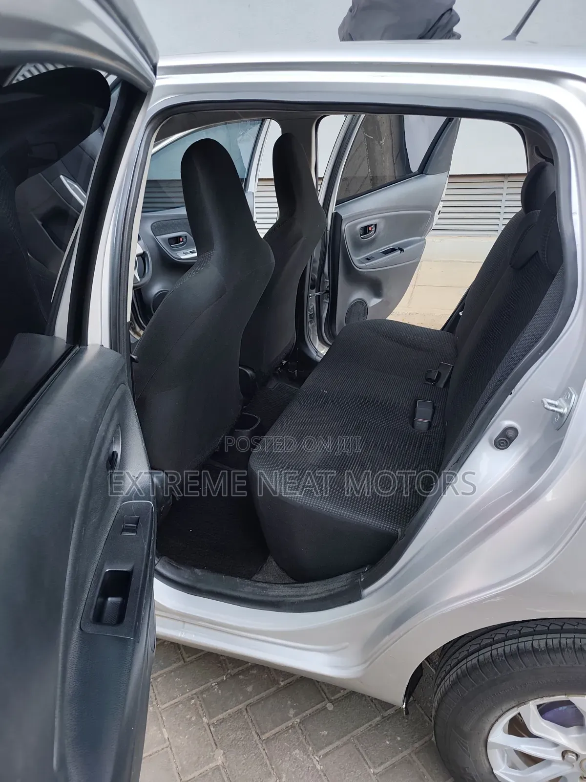 Toyota Vitz 2015 Silver