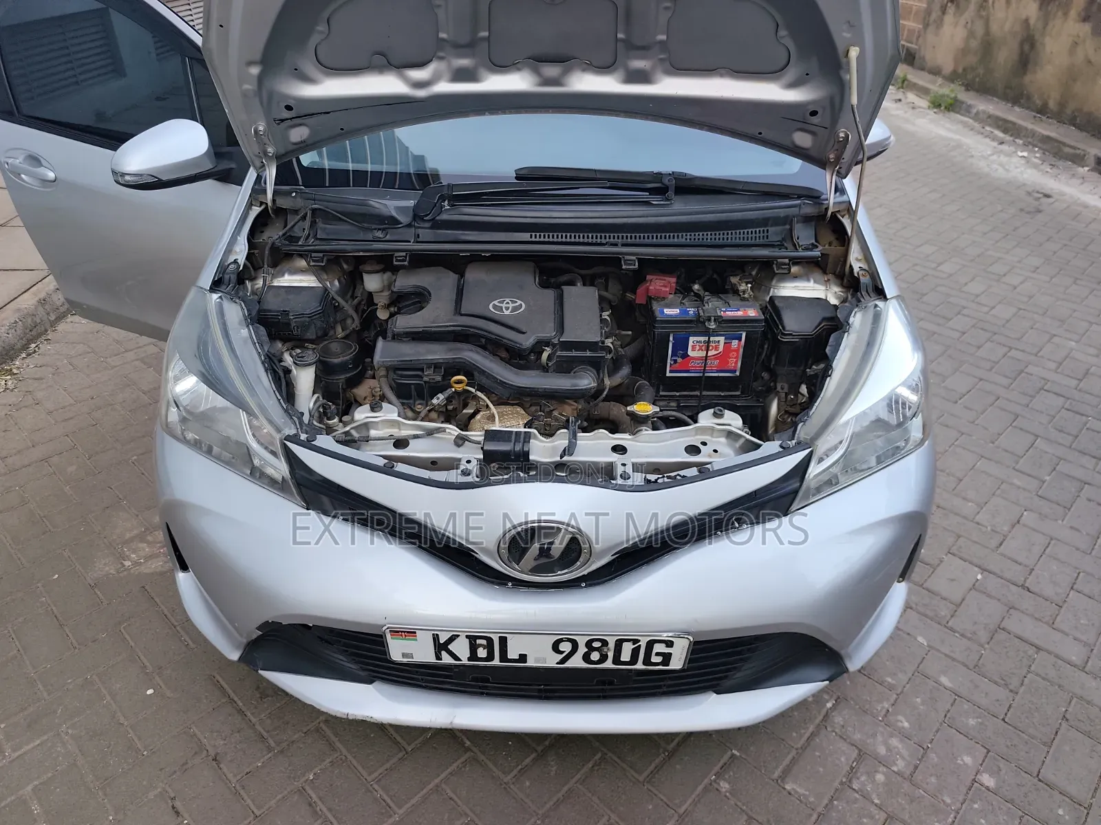 Toyota Vitz 2015 Silver