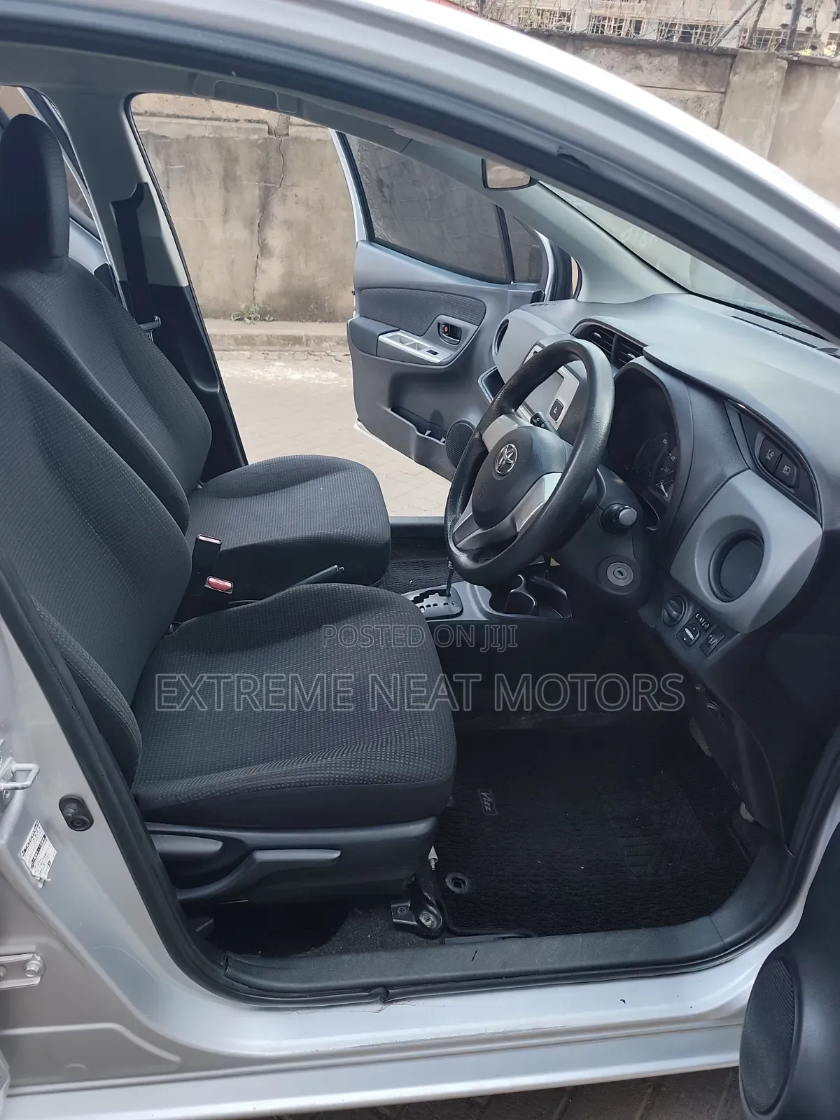 Toyota Vitz 2015 Silver